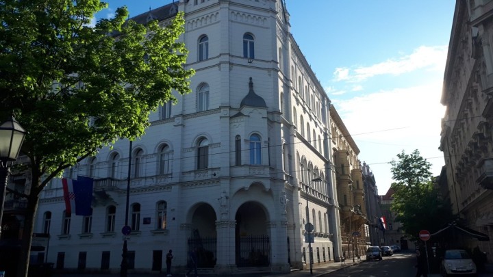 [FOTO] Znate li koji park se nalazi u blizini ove zgrade?