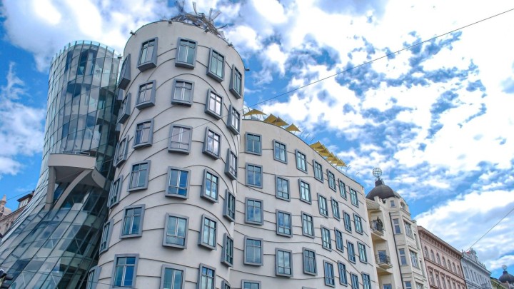 [FOTO] Znate li koji glumački par je inspirirao slavnu Plešuću kuću u Pragu?