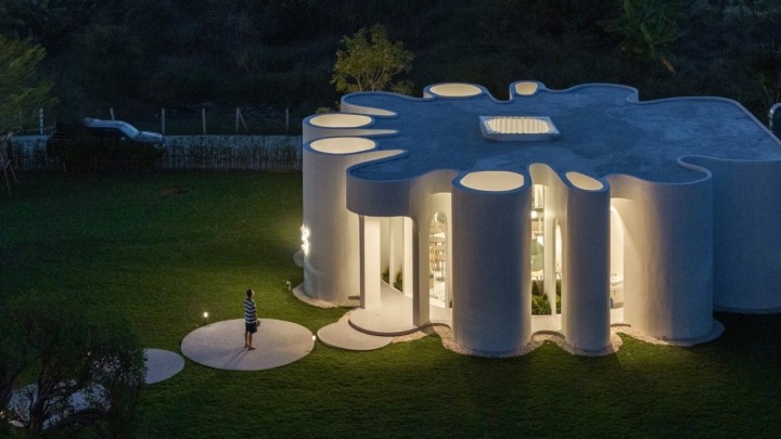 Betonski cvijet u industrijskom krajoliku Bangkoka nije ono što prvo pada na pamet