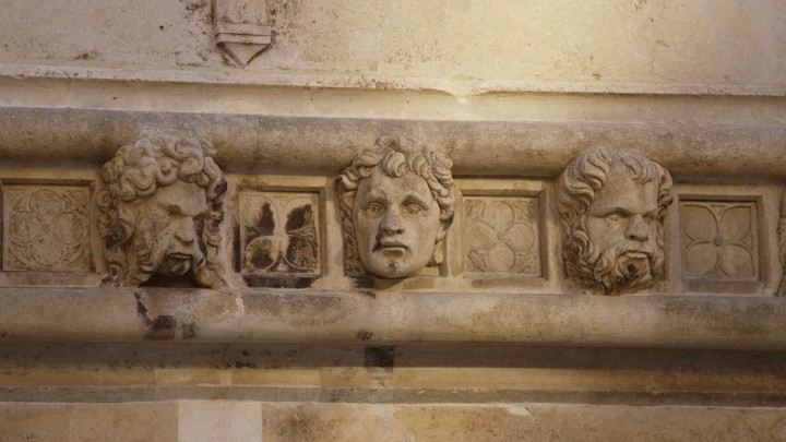 [FOTO] Znate li koliko je glava isklesano na šibenskoj katedrali?
