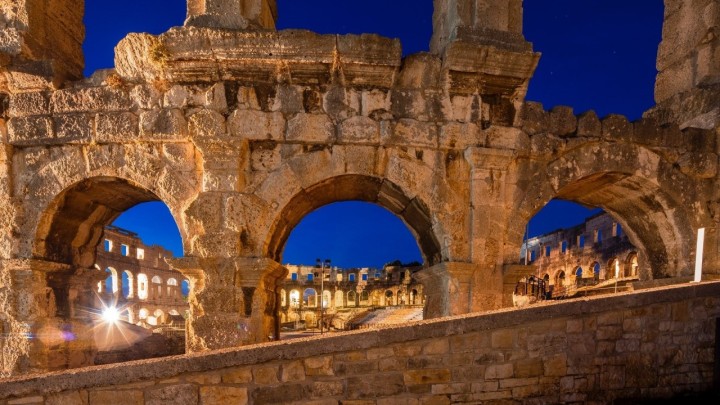 [FOTO] Znate li od kojeg je materijala izgrađen najpoznatiji antički spomenik u Puli?