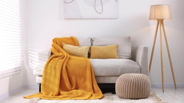 Sofa i otoman u fokusu: Praktični vodič za preuređenje dnevnog boravka