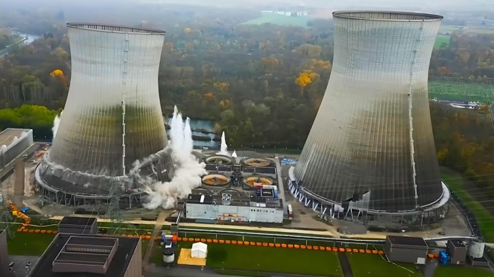 Video: Spektakularno rušenje eksplozivom dva rashladna tornja njemačke nuklearke