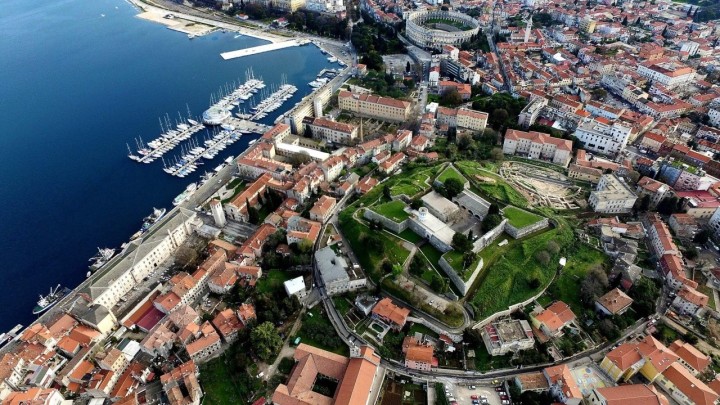 Šuma među zgradama: Betonizirana zona u Puli dobiva stabla, ležaljke i 'street workout'