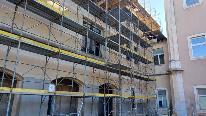 Bauštelska reportaža: Kako bivša bolnica postaje moderna zgrada s top pogledom