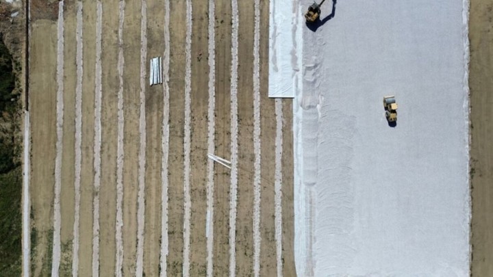 Gradilište iz zraka: Kako se gradi nogometni travnjak u dolini Neretve