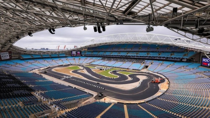 Spektakl: Stadion transformirali u trkaću stazu, ugrađeno čak 11.000 četvornih metara geotkanine