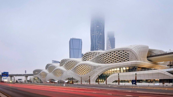 Ova građevina nije svemirski brod, već metro u arapskoj prijestolnici vrijedan 22,5 milijarde dolara