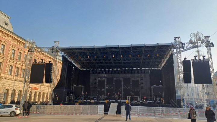 Bauštelska reportaža: Zagreb spreman za doček Nove, kako je podignuta mega koncertna bina na Trgu bana Jelačića
