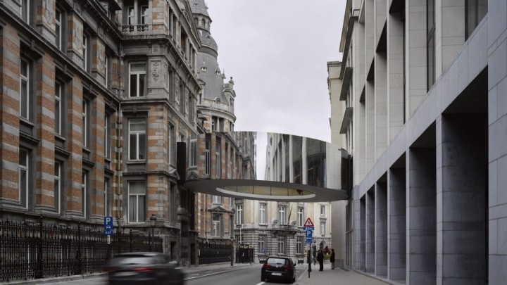 Video: Zahtjevna montaža mosta Tondo, urbane šetnice iznad ceste koja spaja i lebdi