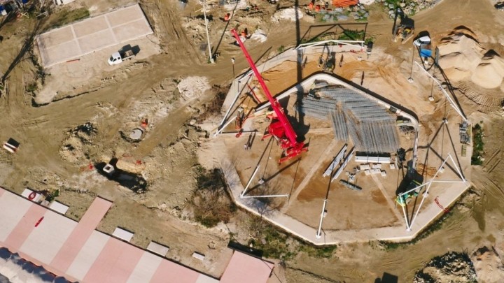 Žnjan iz zraka: Započela montaža futurističke kupole amfiteatra uz more, završeni betonski radovi