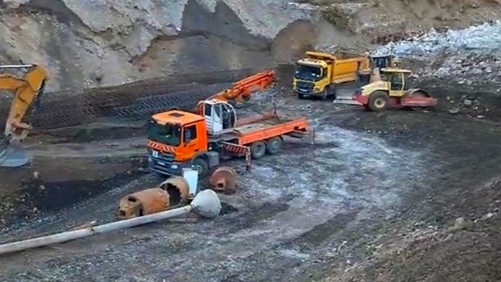 Video: Gradilište Jablanica, ovako se popravlja pruga, kada Turci pomažu sve se 'praši'