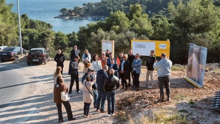 Otvoreno gradilište važne državne ceste na hrvatskom otoku, milijunsko proširenje dionice za 6 metara