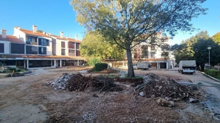 Ovako danas izgleda jedan od prvih sezonskih gradova na Jadranu, ima nade za oživljavanje