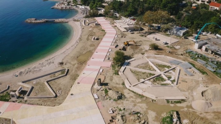 Video: Žnjan iz zraka, sve je već tu, mega skakaonice u more i temelji za futuristički amfiteatar