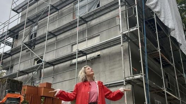 Kiša lije, a bauštela stoji! Poznata domaća glazbenica čeka fasadu već mjesec dana, komentari su urnebes