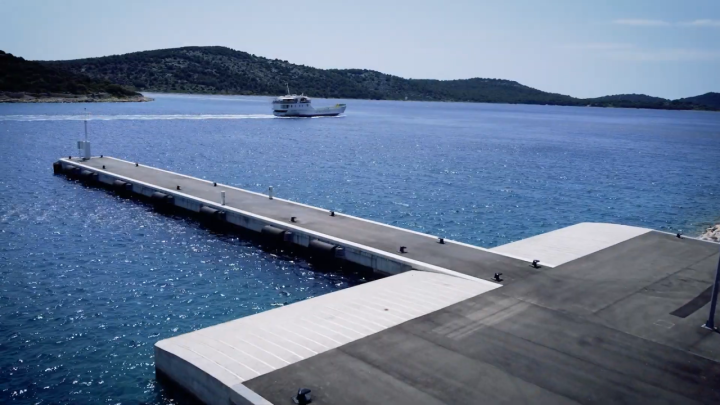 Već godinu dana, zbog jedne stvari, Kaprijani blokiraju pristajanje trajekta na svom otoku