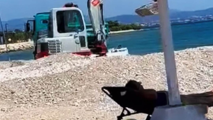 Video: Uoči sezone zabrane građenja u Dalmaciji sunce, more i bageri!