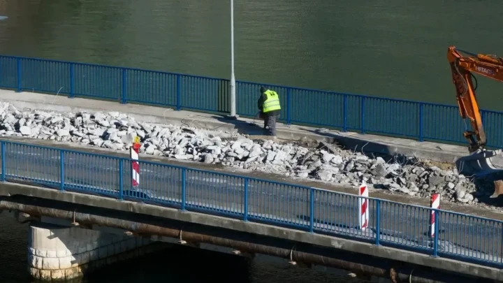 Foto: Zahtjevna sanacija mosta preko Omble, priprema za ugradnju nove armature