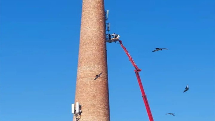 Ručno će se 50 dana rušiti bolnički dimnjak visok 56 metara