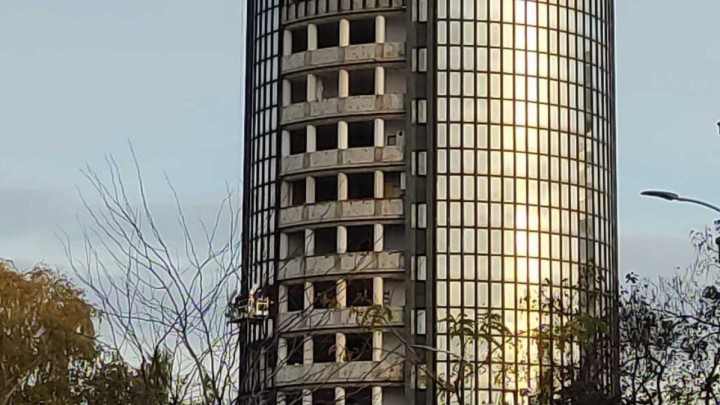 Nestaje stara Cibona, započela demontaža 135 tona stakla s pročelja