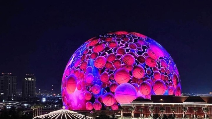 VIDEO: Nestvarni prizori iz Las Vegasa, osvjetljenja najveća sferična zgrada na svijetu