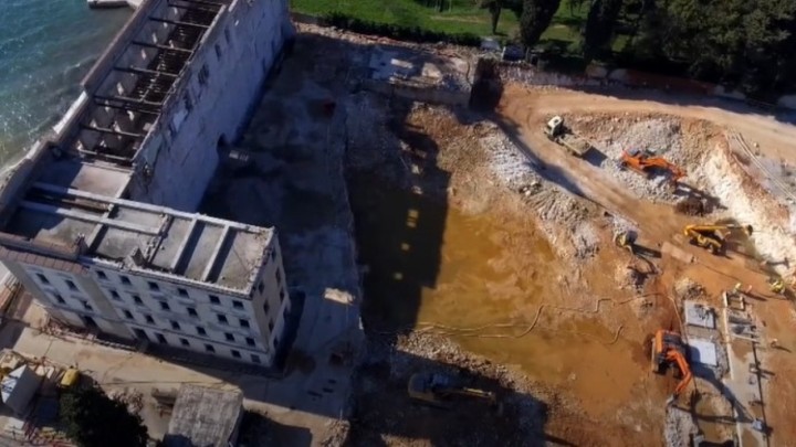 U Zadru se pojavila velika žuta mrlja u moru: Posljedica je radova na izgradnji hotela Maraska