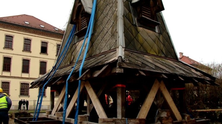 Uklonjen toranj sa zgrade Hrvatskog katoličkog sveučilišta: Zahtjevne pripreme trajale tjedan dana