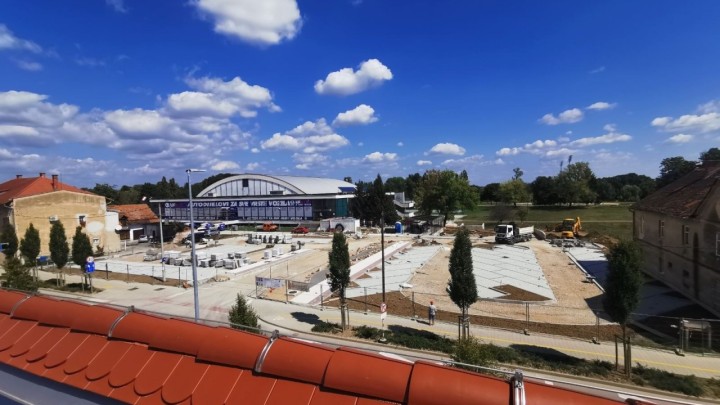 U Karlovcu se raspada parkiralište nedavno građeno za milijun eura
