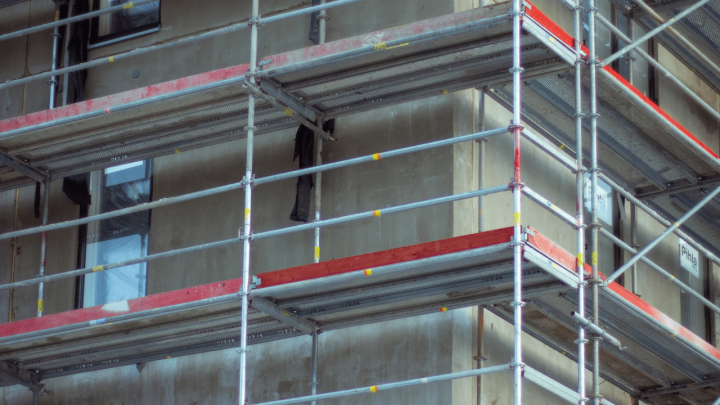 Izvodili radove bez odobrenja projektanata: Došlo do pucanja sajli, teško ozlijeđen radnik