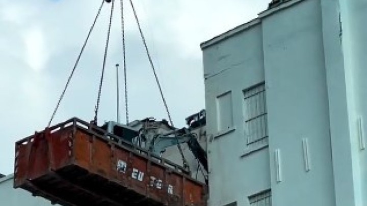 [VIDEO] Nemojte ovo pokušavati kod kuće: Bager digli u zrak i tako izvodili radove