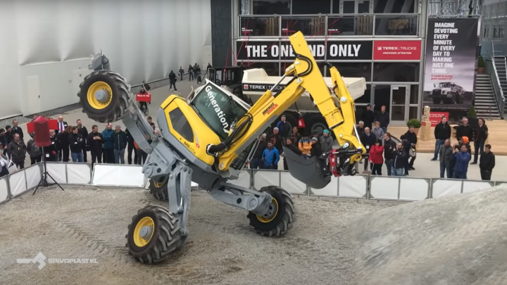 [VIDEO] Znate li kako izgleda 'hodni' bager? Pogledajte što sve može!
