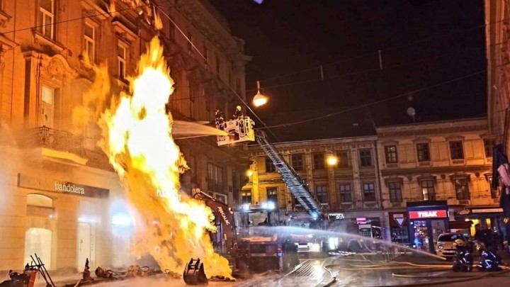 Bager pogodio plinsku cijev u centru Zagreba: Plamen sukljao na Frankopanskoj, ozlijeđena četiri radnika