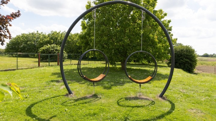 Tvrtka iz malog baranjskog mjesta svojom posebnom klupom osvojila svijet