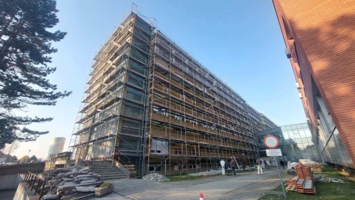 [FOTOGALERIJA] Pogledajte kako napreduju radovi na obnovi Županijske bolnice Čakovec