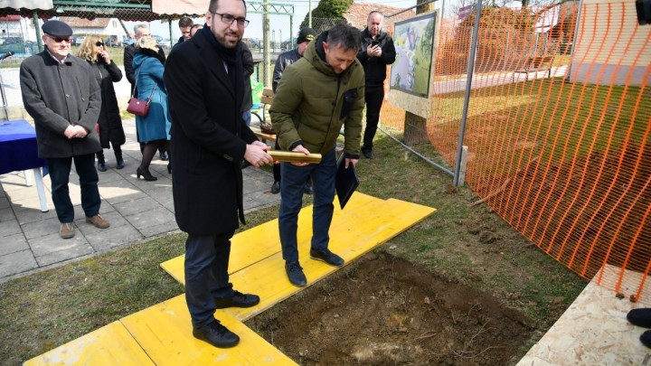 Tomašević položio kamen temeljac i otvorio radove od 11 milijuna kuna na područnoj školi