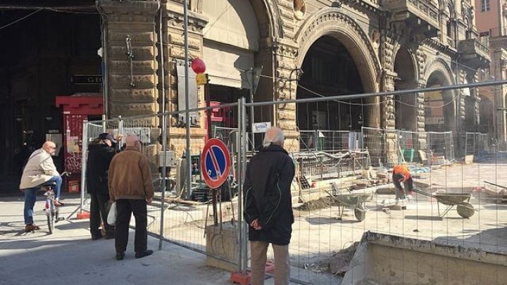 U Italiji postoji riječ za umirovljenike koji prigovaraju radnicima na gradilištima