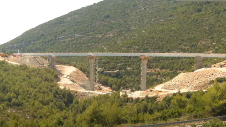 Pristupne ceste oko Pelješkog mosta: Brodosplit opremio vijadukt Prapratno s 2.580 tona čelika