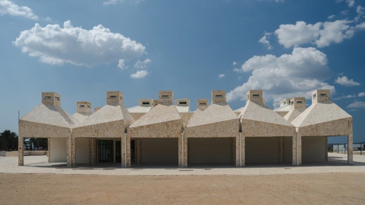 Razlomljena sajamska zgrada iz zaleđa u vrhu EU arhitekture, seljaci ju obožavaju, a struka cijeni