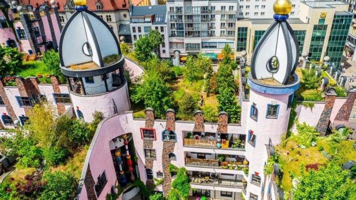 Hundertwasserova zelena citadela: Vizionarski arhitektonski projekt koji ima sve
