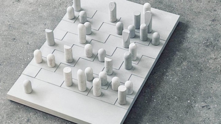Šah od betona: Funkcionalna dekoracija iz slovenske manufakture