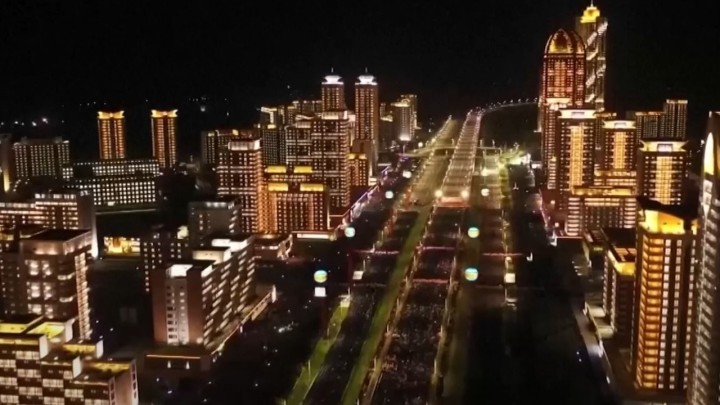 U Sjevernoj Koreji gradi se 50.000 novih stanova, sprema se i velika proslava, ali neboderi skrivaju tajne