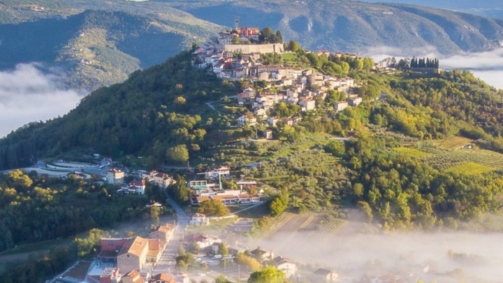 Ovo mjesto iz bajke gradi novo naselje, krenula licitacija za pravo građenja, cijena bagatela