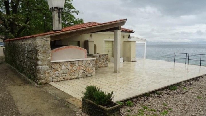 Evo kako izgleda 'poslovnjak' na plaži koji država daje u najam za 3.510 eura mjesečno