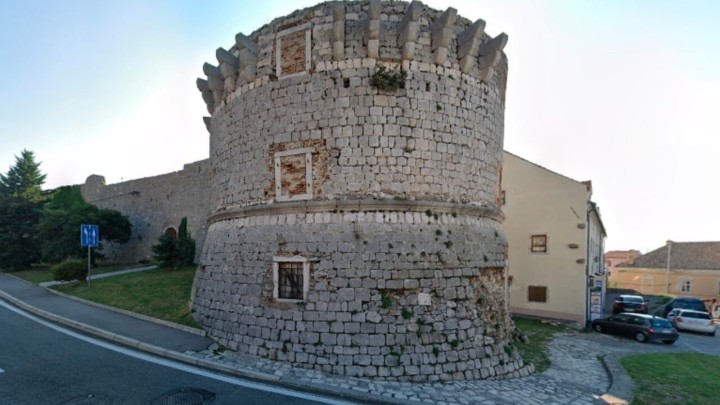 Ovakav oglas još niste vidjeli: U Senju se prodaje kula iz 15. stoljeća!