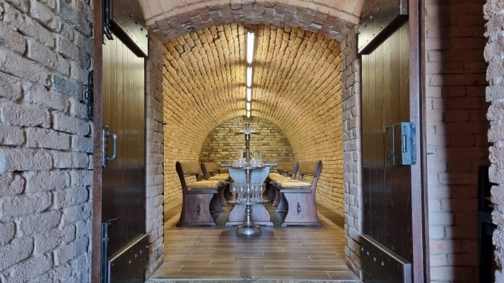 Bauštelska reportaža: Val rekonstrukcije stoljetnih vinskih podruma u Zmajevcu za spas od zaborava i uživanje