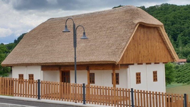 Galerija: Majstor slamnatih krovova Stjepan Šalamon oživljava tradicijsku gradnju