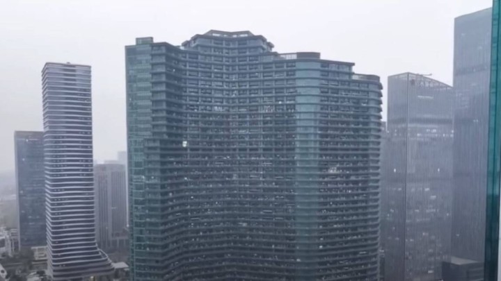 Grad od 39 katova: Kompleks s 20 tisuća stanovnika nudi trgovine, bazene i kafiće