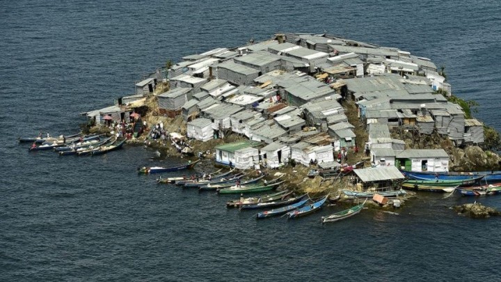 Nesvakidašnji otok: Na 2.000 kvadrata živi 1.000 ljudi, a ima i javnu kuću