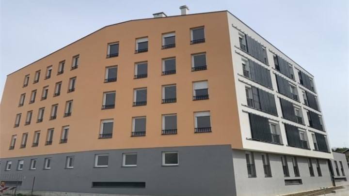 Otvorena prva višestambena zgrada za zbrinjavanje obitelji u Belom Manastiru vrijedna 2,9 milijuna eura